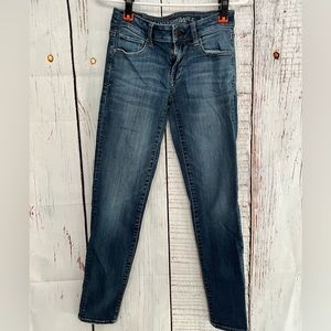American Eagle Skinny Super Stretch Medium Wash Jeans